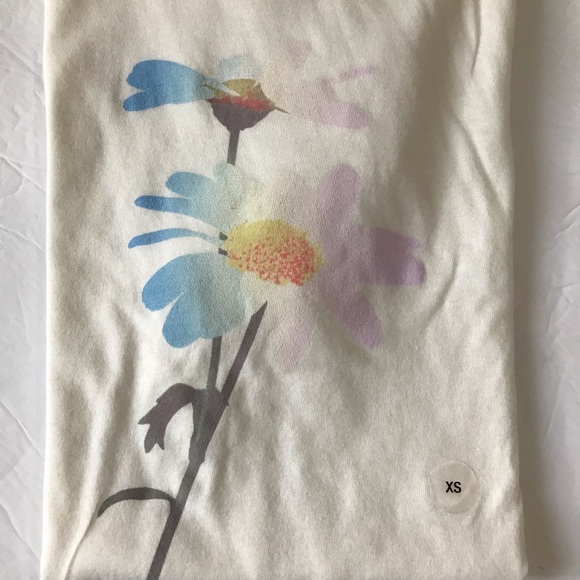 New With Tags White Graphic T-shirt Aeropostale Size XS - Picture 2 of 7